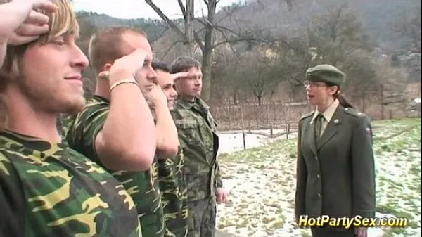 बड़े military lady gets soldiers cum ऊर्जा वीडियो