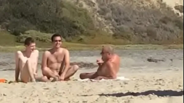 Büyük Guys caught jerking at nude beach Enerji Videosu