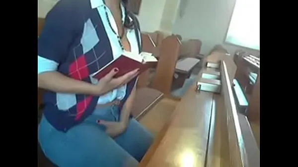 Video energi Masturbating In Church yang besar