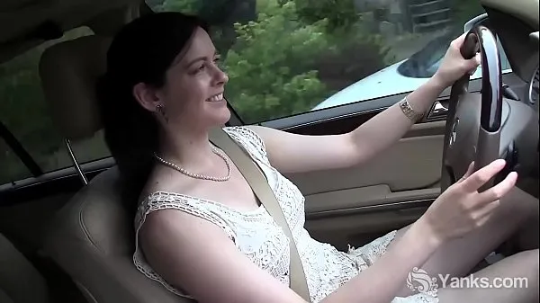 Video về năng lượng Yanks Cutie Savannah Sly Masturbates In The Car lớn