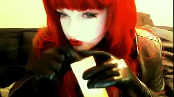 Stora goth redhead smoking energivideor