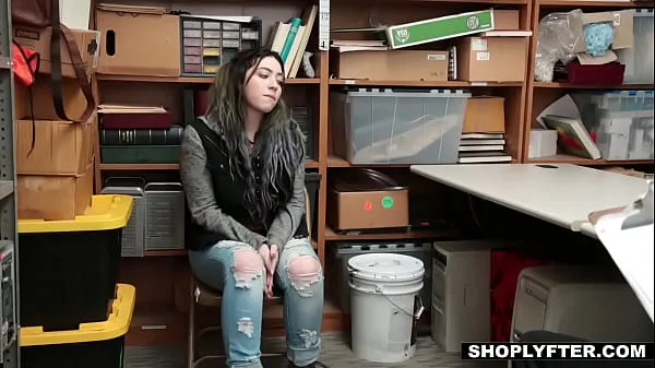 بڑے Teen Stepdaughter Caught Shoplifting By Her stepDad And Fucked توانائی کے ویڈیوز