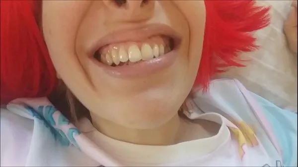مقاطع فيديو Chantal lets you explore her mouth: teeth, saliva, gums and tongue .. would you like to go in كبيرة عن الطاقة