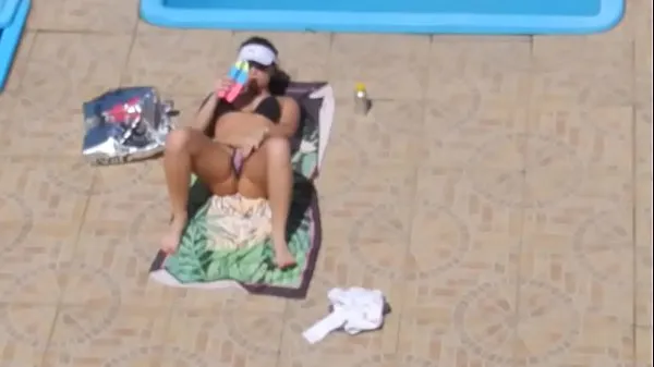 Big Flagra safada masturbando Piscina Flagged Girl masturbate on the pool energy Videos