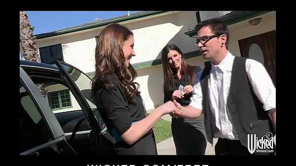 Video's met een groot Pair of sisters bribe their car salesman into a threesome energie