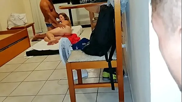 Video's met een groot Brazilian blonde fucking with two men from rio de janeiro let them fuck her ass and cum over her energie