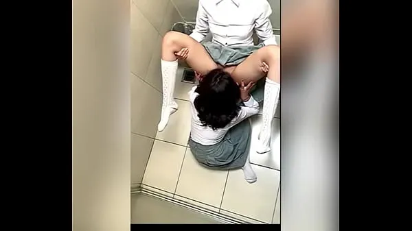 Velká Two Lesbian Students Fucking in the School Bathroom! Pussy Licking Between School Friends! Real Amateur Sex! Cute Hot Latinas energetická videa