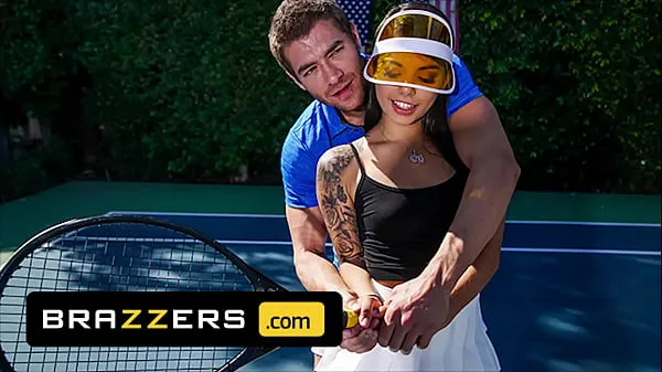Grandes Xander Corvus) Massages (Gina Valentinas) Foot To Ease Her Pain They End Up Fucking - Brazzers vídeos sobre energia