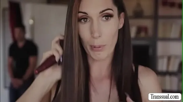 Video's met een groot Stepson bangs the ass of her trans stepmom energie