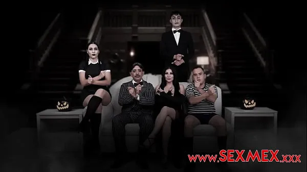 Video's met een groot Addams Family as you never seen it energie