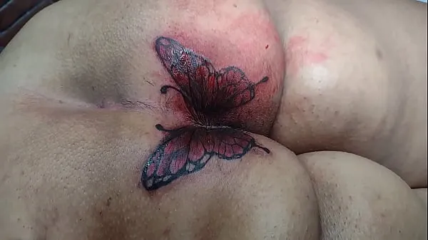 MARY BUTTERFLY redoing her ass tattoo, husband ALEXANDRE as always filmed everything to show you guys to see and jerk off Video tenaga besar