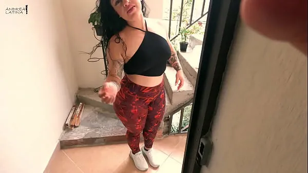 Video energi I fuck my horny neighbor when she is going to water her plants yang besar