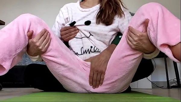 Nagy asian amateur real homemade teasing pussy and small tits fetish in pajamas energiájú videók