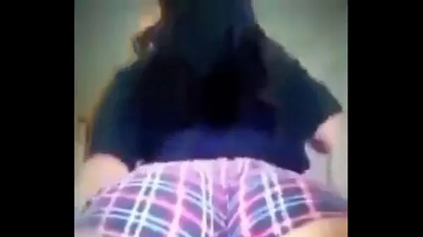 Store Thick white girl twerking energivideoer
